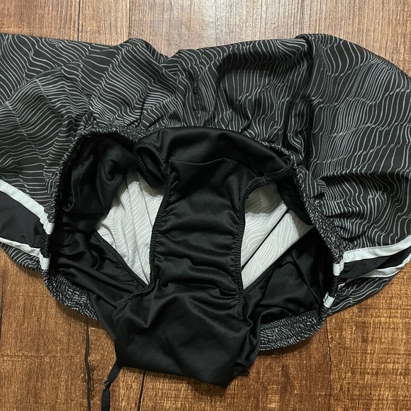 Nike Dri-FIT Women’s Black & Gray Athletic Running Shorts Size L - Picture 3 of 10